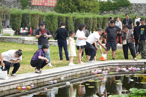 沈阳：中元节公祭活动倡导绿色缅怀_fororder_图片2