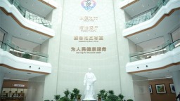 韩国博主体验中医脉诊 感受国际医疗独特魅力