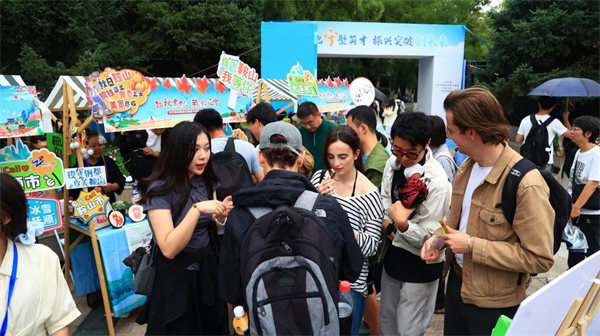 辽宁文旅市集亮相北大清华 碰撞“文旅+名校”新火花_fororder_辽宁文旅3