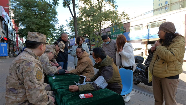 重阳义诊暖人心——辽宁省军区锦州干休所开展重阳节敬老义诊活动_fororder_张琪军区2