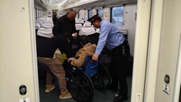 沈阳客运段K187次列车用爱架起“暖心桥” 真诚服务暖归途