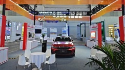 BMW 3系马年版亮相第四届链博会