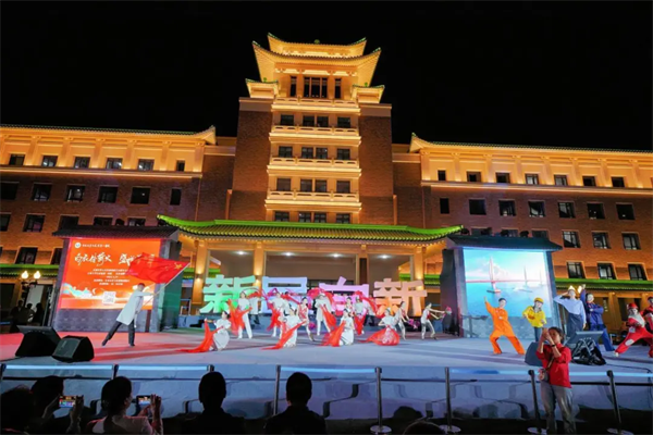 吉大一院联袂长春市朝阳区人民政府举行庆祝中华人民共和国成立76周年文艺晚会_fororder_图片 1