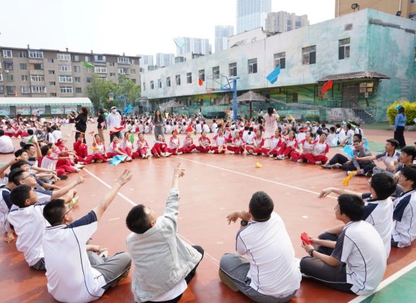 沈阳市实验学校举行“关爱心灵、拥抱阳光”心育节活动_fororder_教育大图