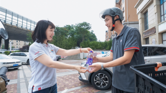 “瓶水相逢 驿见倾心”送清凉活动在大连举行