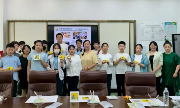 沈阳：12名国际学生沉浸式感受中华优秀传统文化_fororder_教育景泰蓝3