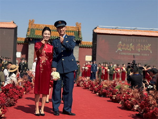 铭记历史再启幸福！沈阳市第六届国风集体婚礼举行_fororder_微信图片_202509251132081