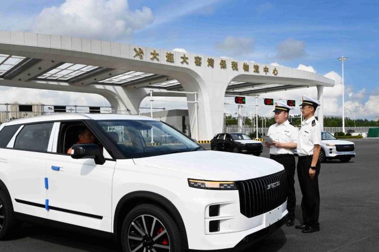 大连出关！2188台国产汽车“奔”赴非洲