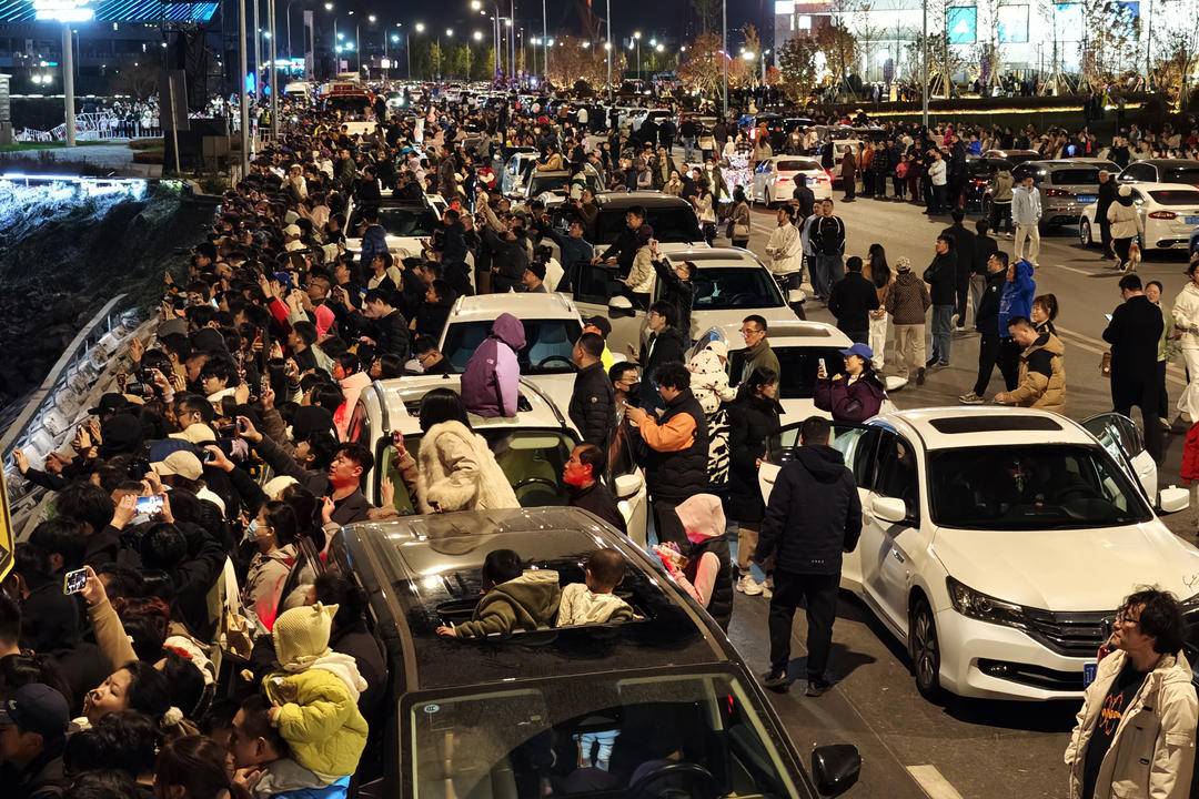 大连梭鱼湾上演海上非遗秀