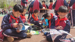 沈阳铁路第四小学校园读书节暨首届“书来书往”跳蚤书市举办