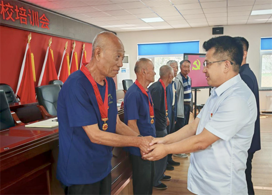 新民市举办多彩活动庆“七一”_fororder_新民七一5