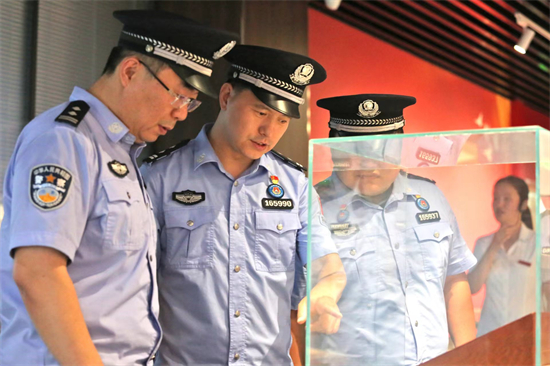 等图】辽宁出入境边防检查总站丹东港边检站大台子分站联合丹东支队前阳边境派出所开展主题党日活动_fororder_微信图片_20250627104811