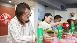 沈阳：环保社团志愿者为生物多样性保护播撒绿色希望