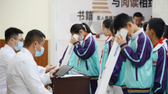 辽宁何氏医学院专家参编IAPB近视防控权威报告