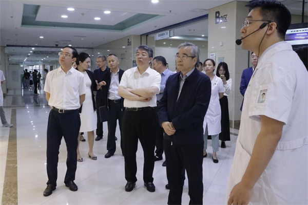 “健康中国 医者先行”2025年度“健康传中国 医者在行动”主题活动（沈阳站）科普专项行动在辽宁省人民医院举行_fororder_杨薇健康2