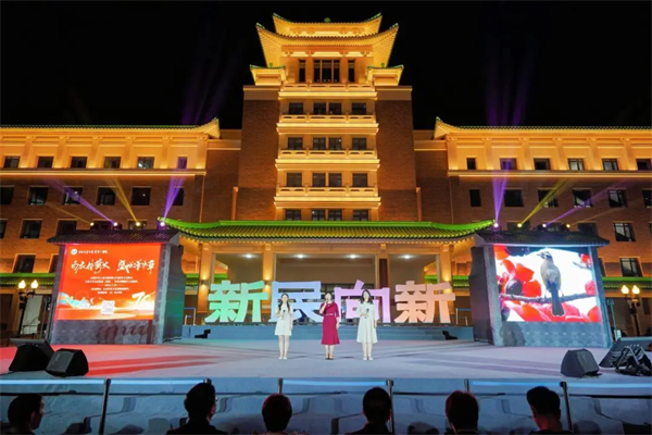 吉大一院联袂长春市朝阳区人民政府举行庆祝中华人民共和国成立76周年文艺晚会_fororder_图片 3
