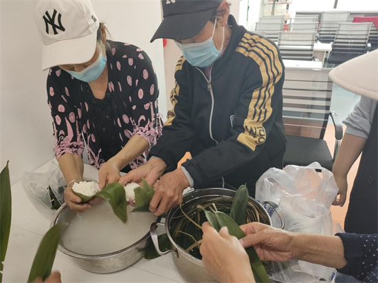 新民市：粽叶飘香传文化 社区端午暖人心_fororder_图片1