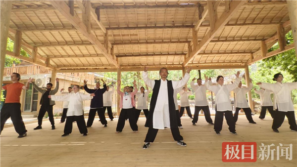 武当山迎多国“问道者” 20名外籍学员沉浸体验东方养生文化_fororder_微信图片_20250509094406