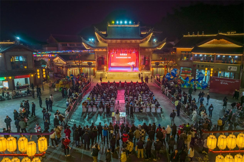 世界级灯展在襄阳樊城点亮