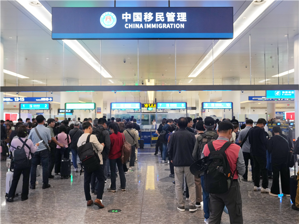 “免签客”占比过半 武汉口岸出入境人数提前两月超去年全年总量_fororder_图片85