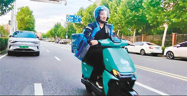 送单快 定位准 会思考 全国首辆AI外卖配送车在汉首发_fororder_微信图片_20250702092542