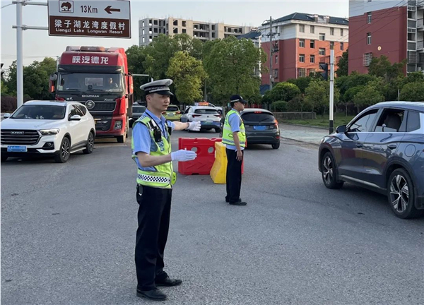 武汉交警蒋仲超抢救12天后不幸牺牲_fororder_640