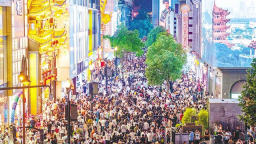 每次转身，都精准踩中消费升级节拍  百年江汉路续写“流量神话”