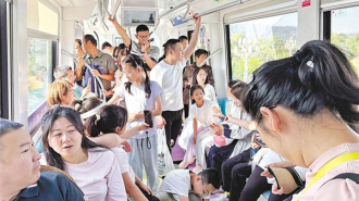 科技工业游飞向新赛道 日均超万人 光谷空轨客流爆发式增长
