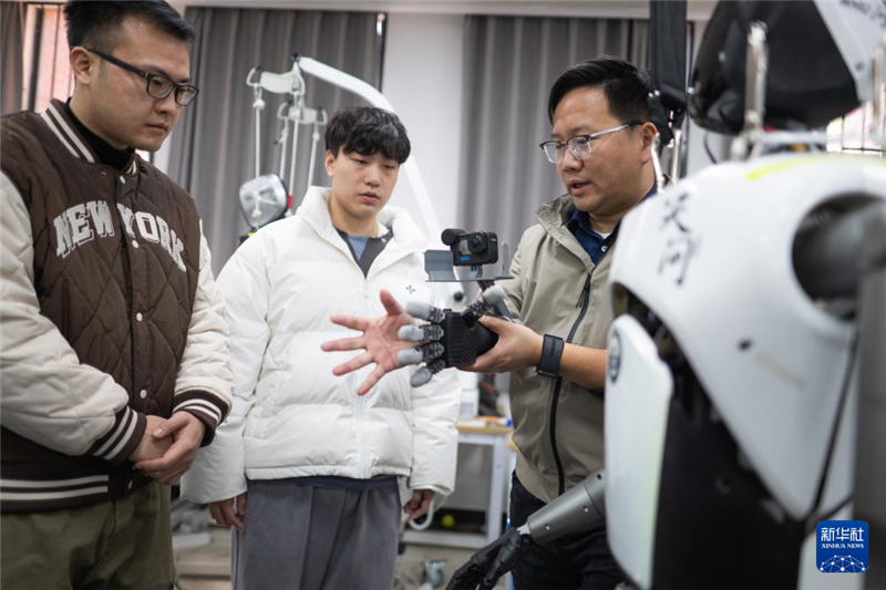 湖北：新生代科研力量助推人形机器人加速成长_fororder_202507018de6a4db5aa547c1965d82e8608b1946_20250701406cba0610cd47dfbbcf7d75448808c5