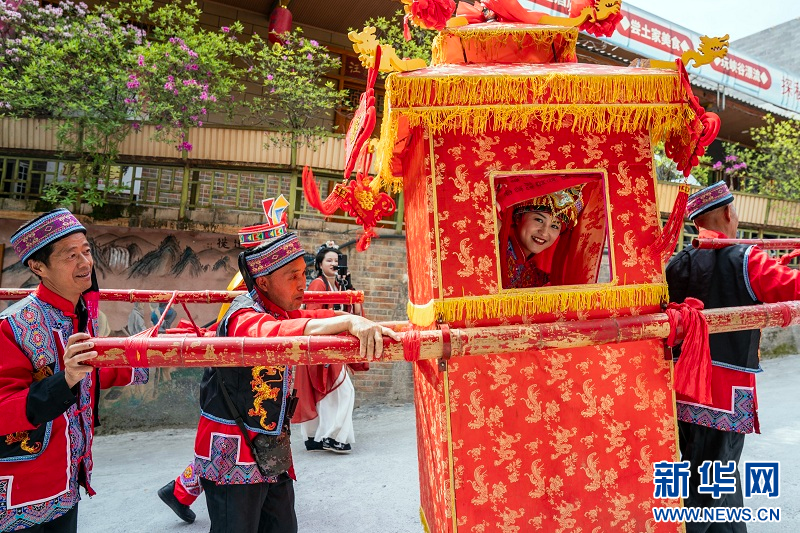湖北恩施：民俗文化赋能山水旅游_fororder_20250423f9796e391c7f4cd090b292b7d3fa7e85_202504223cf238e1fe204bf29272f3928a52bedd