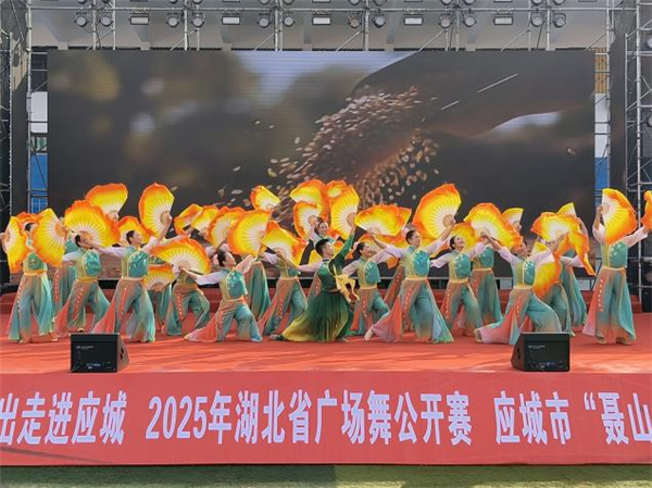 “应舞飞扬”湖北省广场舞公开赛（孝感应城站）收官_fororder_9bc254120e9244baa99471f99547535d