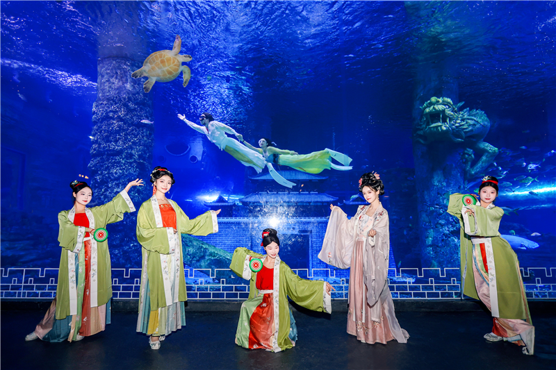 “上山下水”觅清凉 暑期襄阳文旅市场热力十足_fororder_微信图片_20250815143801