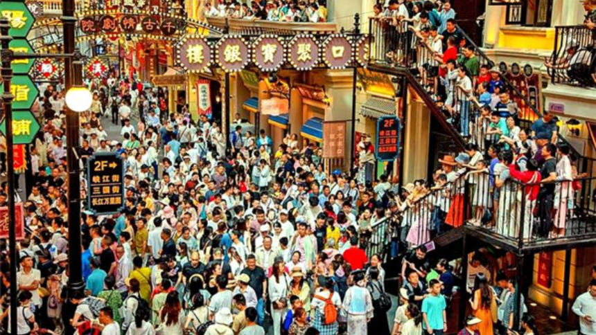 离境退税、免签等政策助力，“China Travel”魅力持续释放  “五一”日均6个欧美团游览三峡