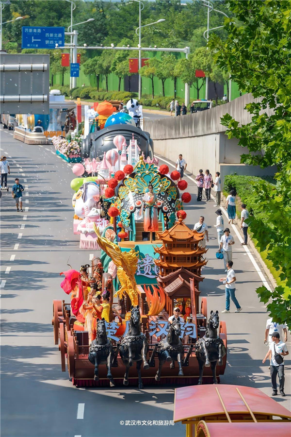 23台花车开上街头 武汉国庆举行城市大巡游_fororder_b267b0752353441c94dd59e80bd187b5