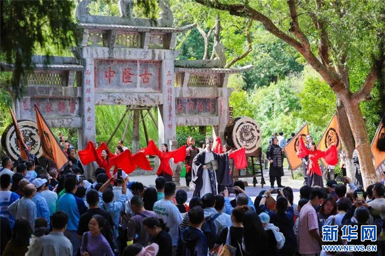 湖北襄阳：五一文旅活动亮点纷呈人气火爆_fororder_00596514cd2742af877c0fefe269efc5