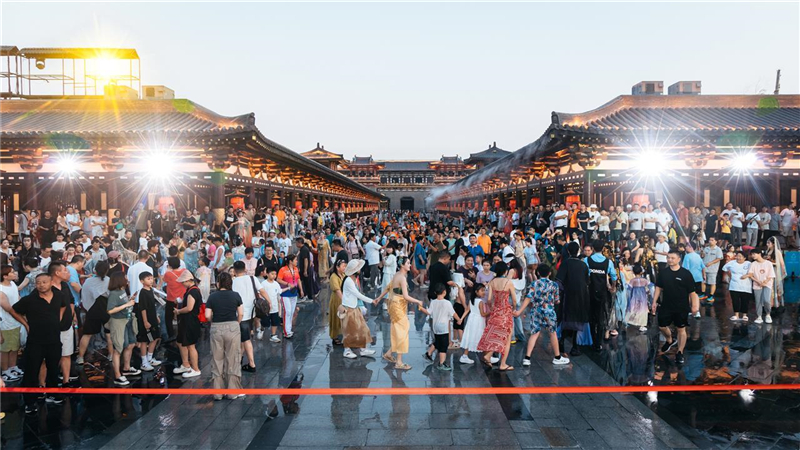 文旅大V探访夜游标杆唐城 国风电音泼水节引爆万人狂欢_fororder_a3ed2480fa9c4c19a119bcac0ff8df97