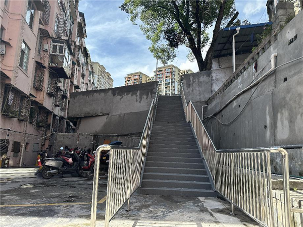 恩施市：携手共建公益步道 助力破解校园周边群众交通难题_fororder_图片7