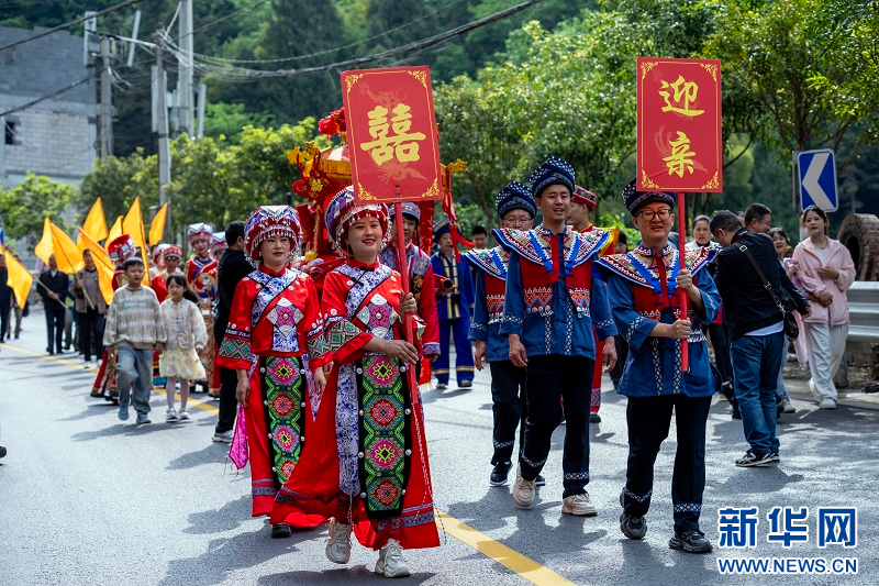 湖北恩施：民俗文化赋能山水旅游_fororder_20250423f9796e391c7f4cd090b292b7d3fa7e85_20250422410cff136f8447adb85ec8d91ec4ceb2