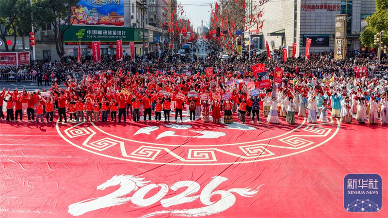 湖北荆州：民俗巡游年味浓_fororder_51e7fabe25bd4c13aaba9e0a82895cfb