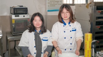 武汉商学院学生研发养生馒头 4个馒头卖出3万元