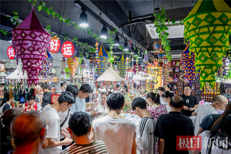 荆门千年民主街点燃 “荆彩一夏”_fororder_微信图片_20250804092619