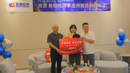 女儿圆梦清华，工作12年的父亲收到一份特别“奖励”