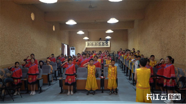 宜昌长阳：非遗正青春 土家少年接棒文化传承_fororder_0f762e3a0752acf9eda670899a7441fe