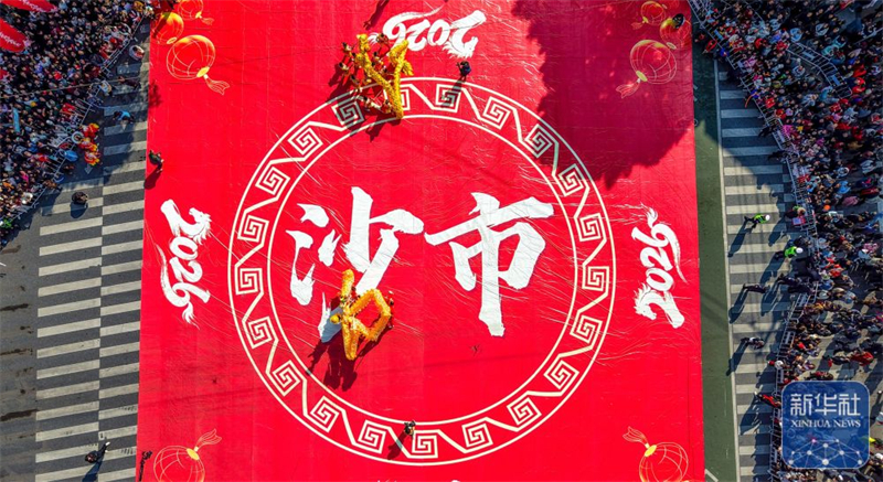 湖北荆州：民俗巡游年味浓_fororder_8bc6fea1fdf54f77ad30ba54ee981081