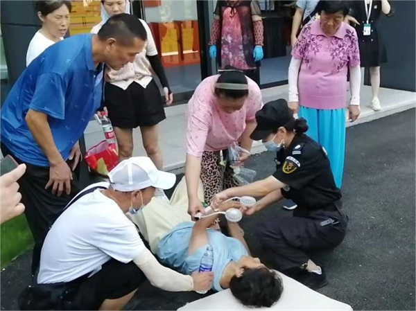武汉万名保安值守双节 织密城市安全网向祖国献礼_fororder_图片26