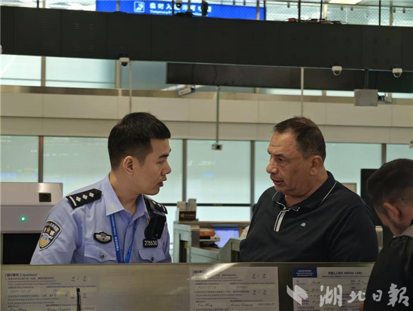 武汉天河机场“国际朋友圈”持续扩容：上半年入境外国人劲增3倍_fororder_29ccd4e48e254f8eb259fd2ddadb1c8f