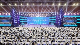 天门衣尚 智绘全球 2025湖北天门服装电商产业大会举行
