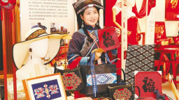 荆楚非遗“搭建”国际会客厅 蕲艾、砖茶、铜锣、漆扇等惊艳海外客