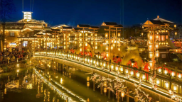 武汉江夏：“空心村”变身“不夜城”