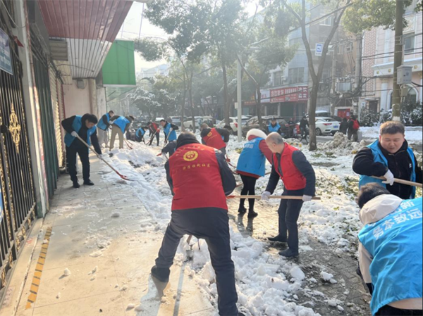 蹚出基层治理新路径 看孝南车站“银龄”志愿队如何重塑小区新貌_fororder_微信图片_20260201163501